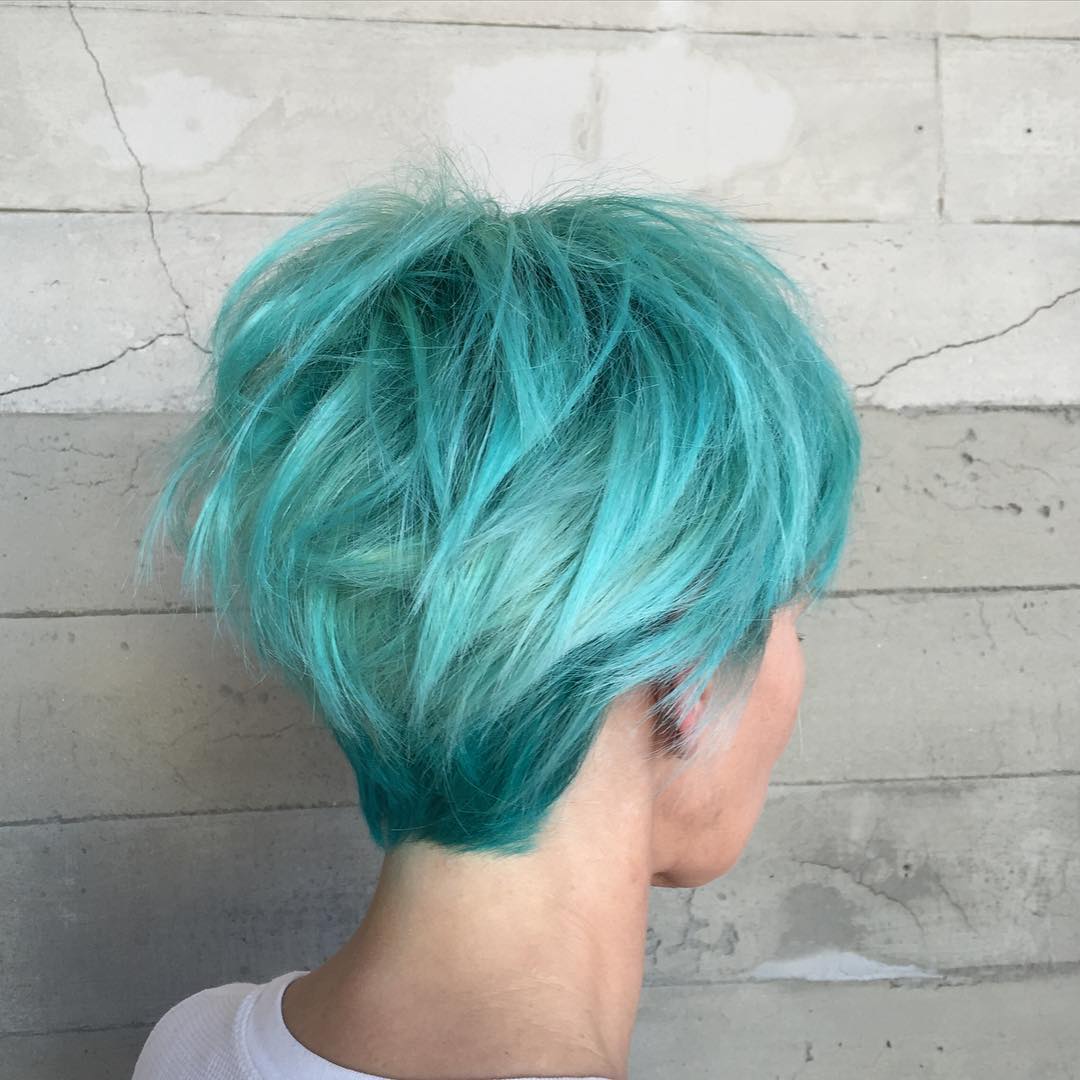 Textured Pixie With Vibrant Teal Textured Pixie With Vibrant Teal — Simple Teal Highlights