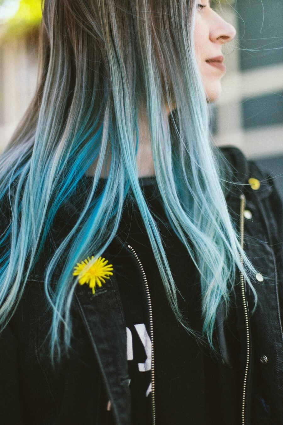 Fine Mid-Back Waves With Teal Highlights Fine Mid-Back Waves With Teal Highlights — Simple Teal Highlights