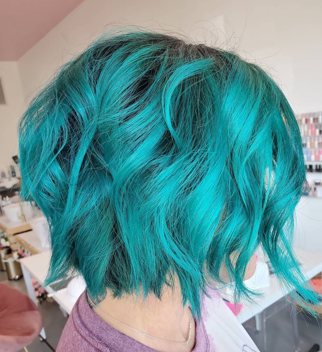 Collarbone Bob With Vibrant Teal Color, Wavy Collarbone Bob With Vibrant Teal Color, Wavy — Simple Teal Highlights