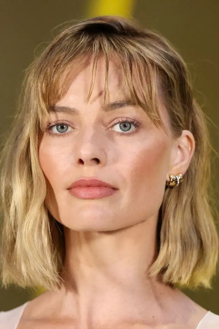 Blonde Bob With Curtain Bangs — Simple Textured Bob