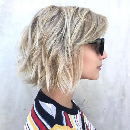 Choppy Ash Blonde Bob With Wispy Bangs — Simple Textured Bob