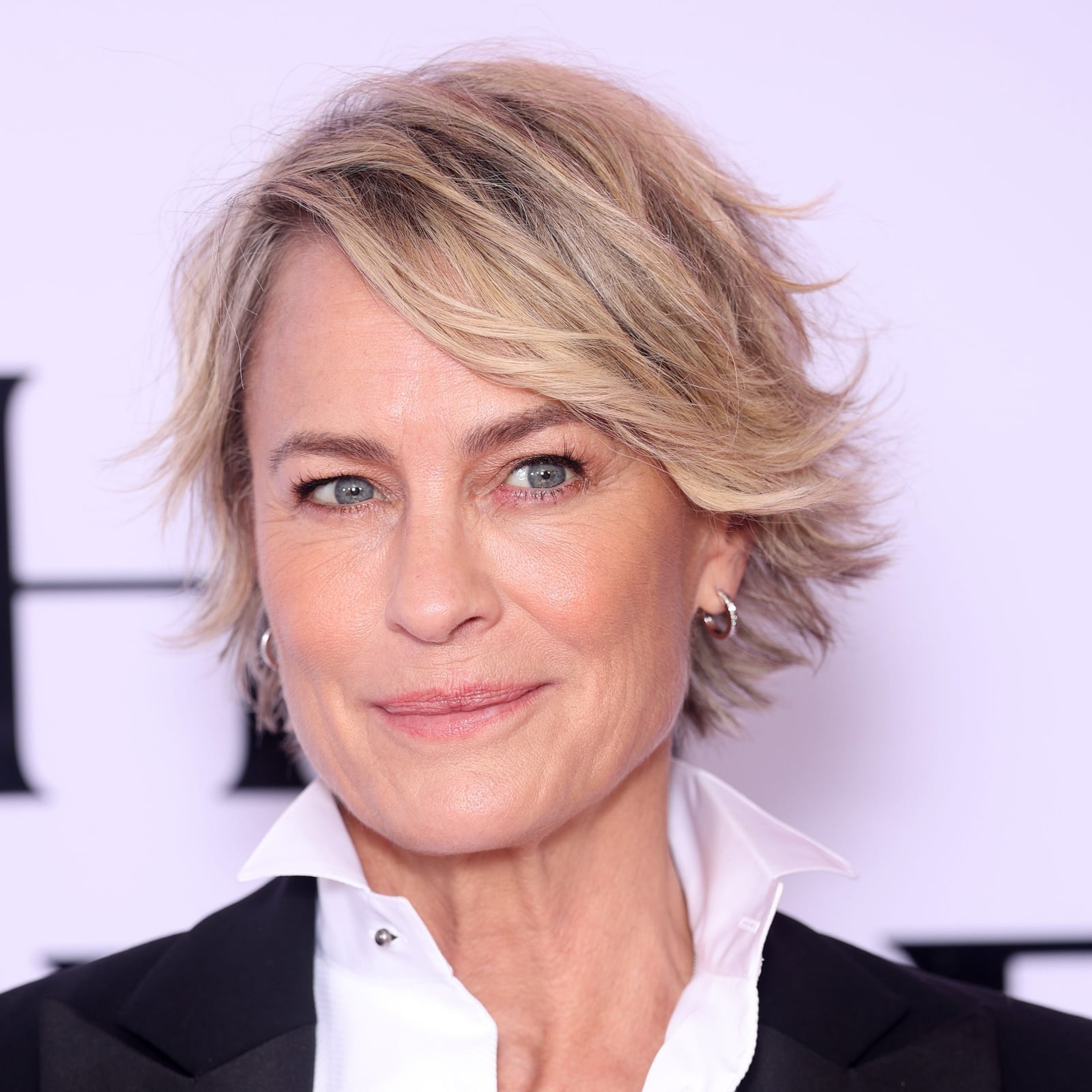Tousled Chin Bob With Wispy Bangs Tousled Chin Bob With Wispy Bangs — Simple Thinning Hairstyles