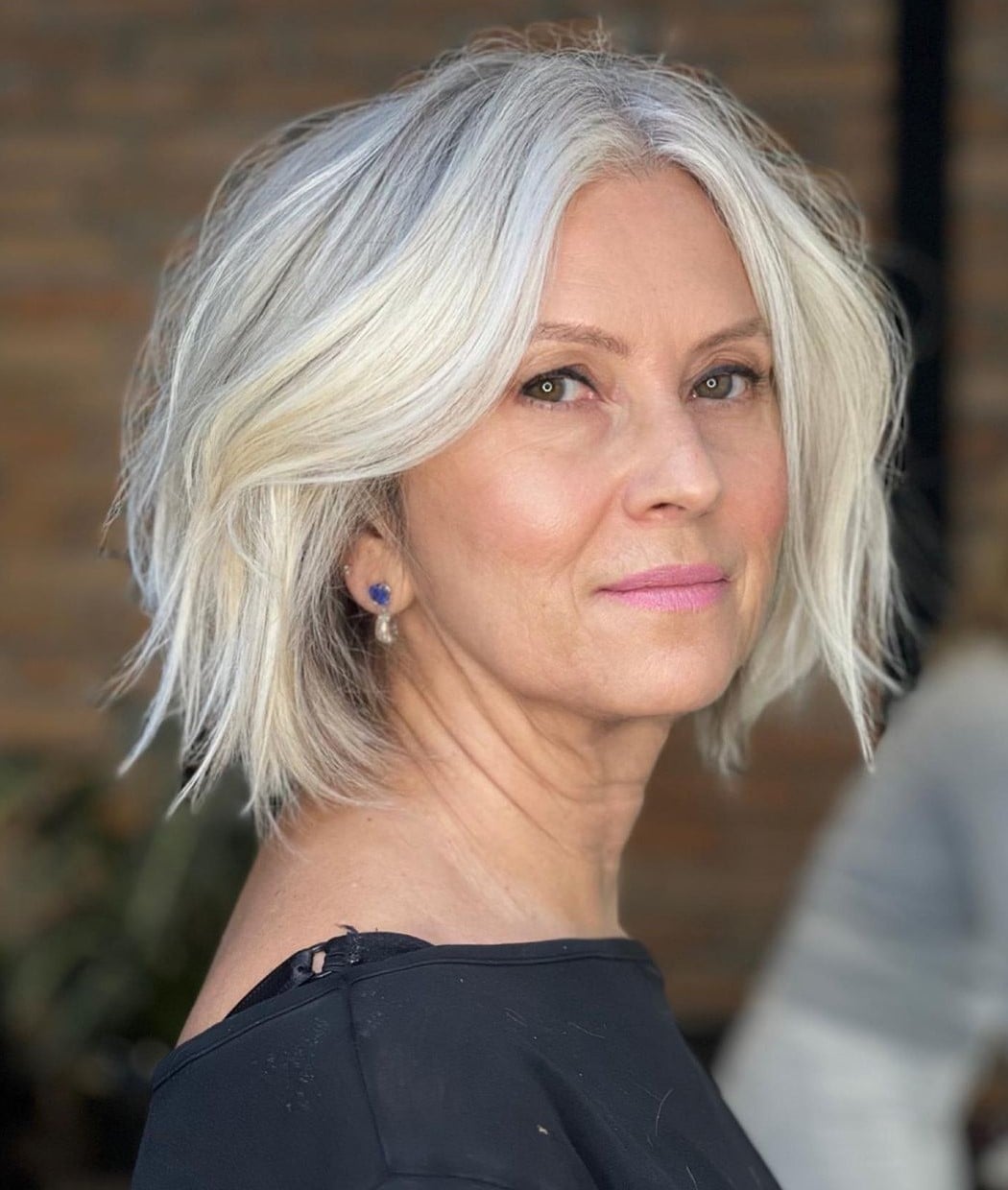 Silver Blonde Bob With Root Shadow Silver Blonde Bob With Root Shadow — Simple Thinning Hairstyles