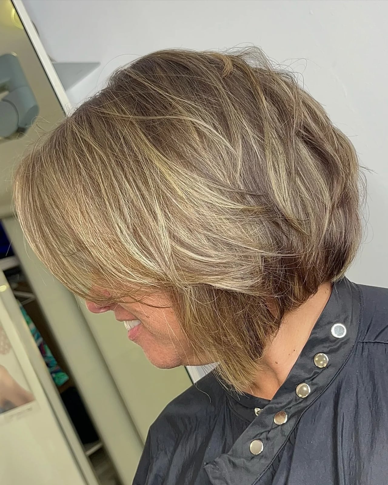 Ash Blonde Collarbone Layers With Textured Waves Ash Blonde Collarbone Layers With Textured Waves — Simple Thinning Hairstyles