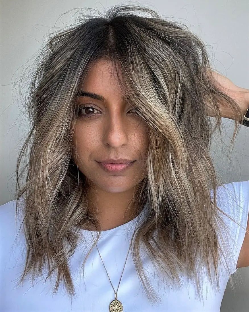 Messy Wavy Lob With Lived-In Color Messy Wavy Lob With Lived-In Color — Simple Thinning Hairstyles