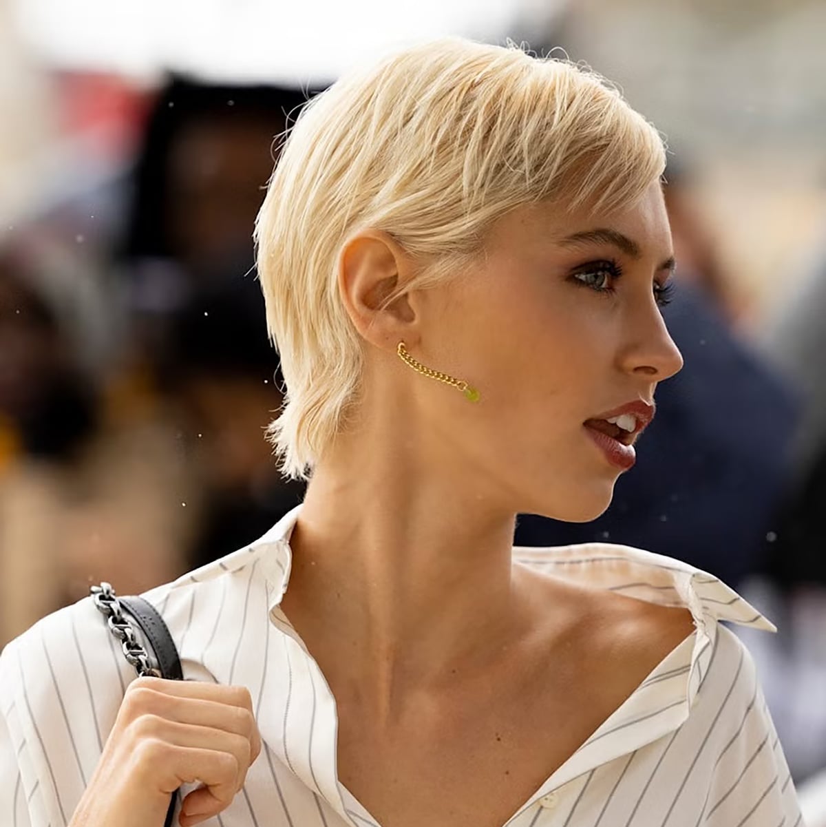 Platinum Textured Pixie With Short Bangs Platinum Textured Pixie With Short Bangs — Simple Thinning Hairstyles