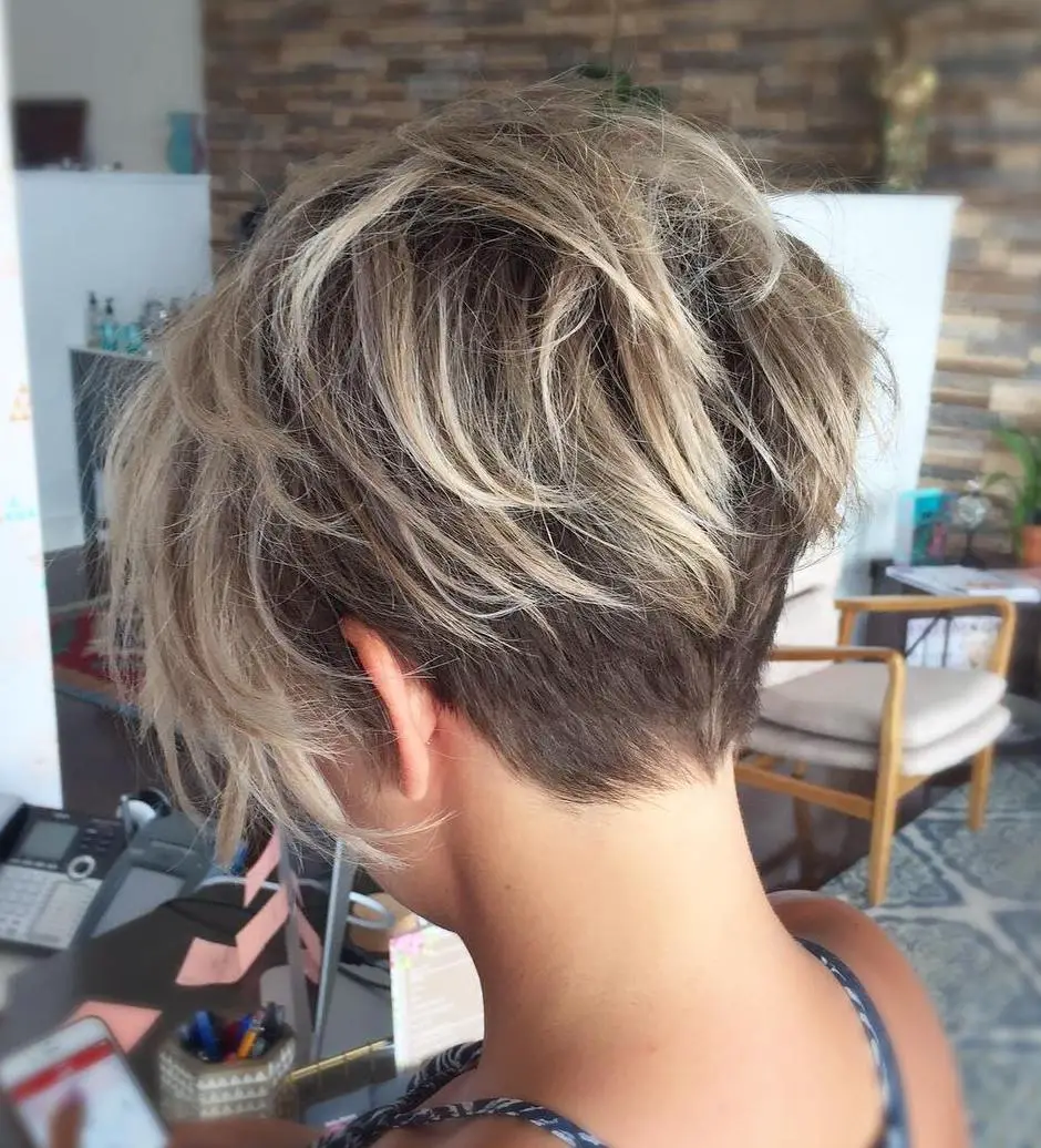 Textured Blonde Pixie With Root Shadow Textured Blonde Pixie With Root Shadow — Simple Thinning Hairstyles