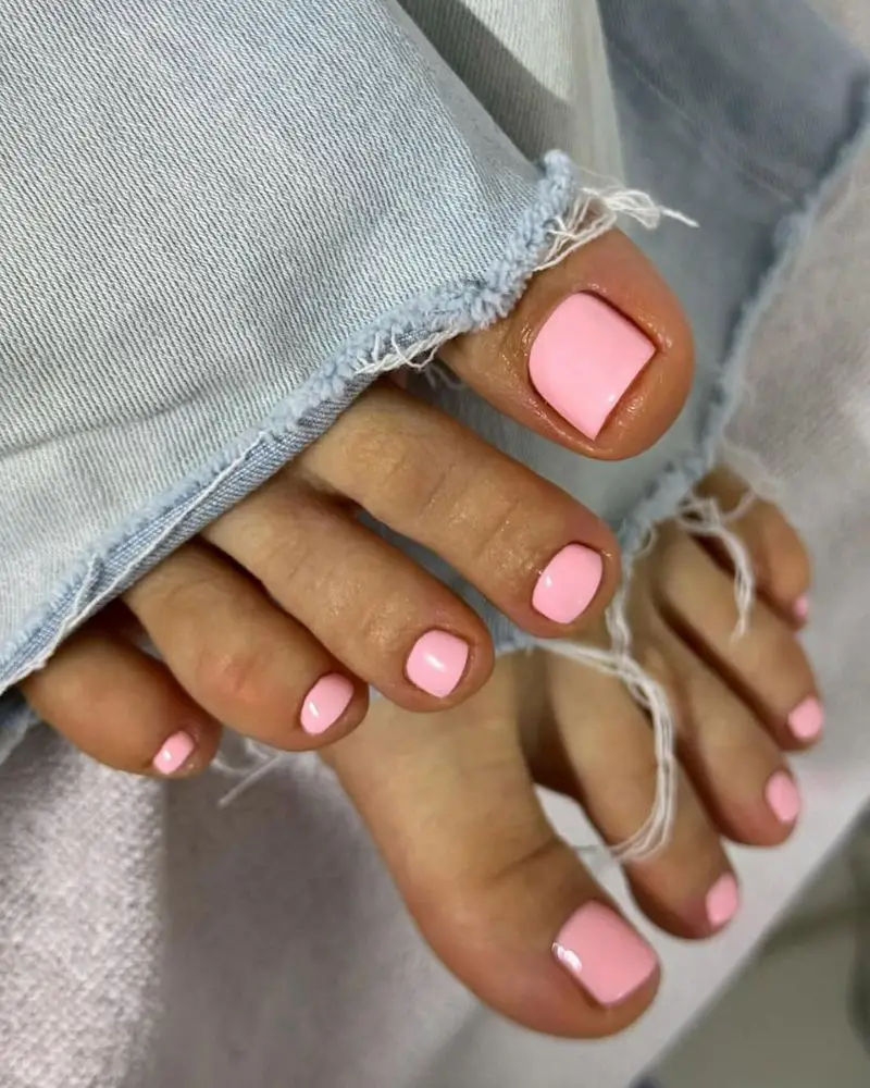 Glossy Bubblegum Pink Short Square Toenails, Everyday Version Glossy Bubblegum Pink Short Square Toenails, Everyday Version — Simple Toe Nails Colors