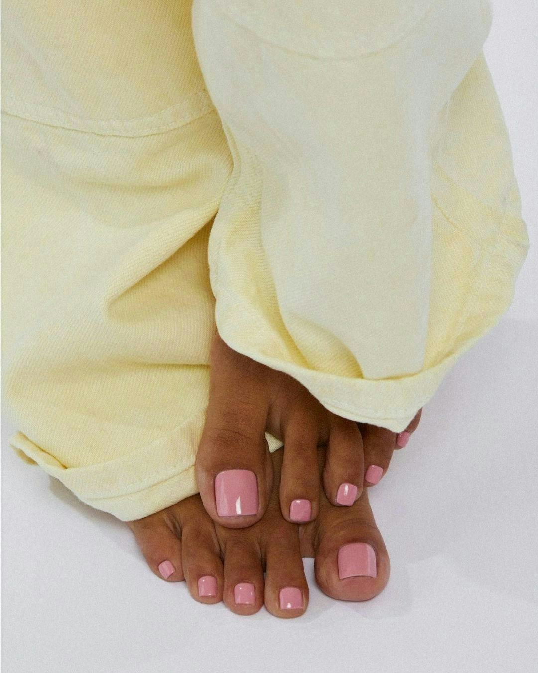 Glossy Soft Milky Pink Short Square Toenails With нежный розовый Glossy Soft Milky Pink Short Square Toenails With нежный розовый — Simple Toe Nails Colors