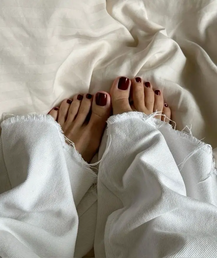 Glossy Dark Burgundy Short Square Toenails, Office-Safe Version Glossy Dark Burgundy Short Square Toenails, Office-Safe Version — Simple Toe Nails Colors