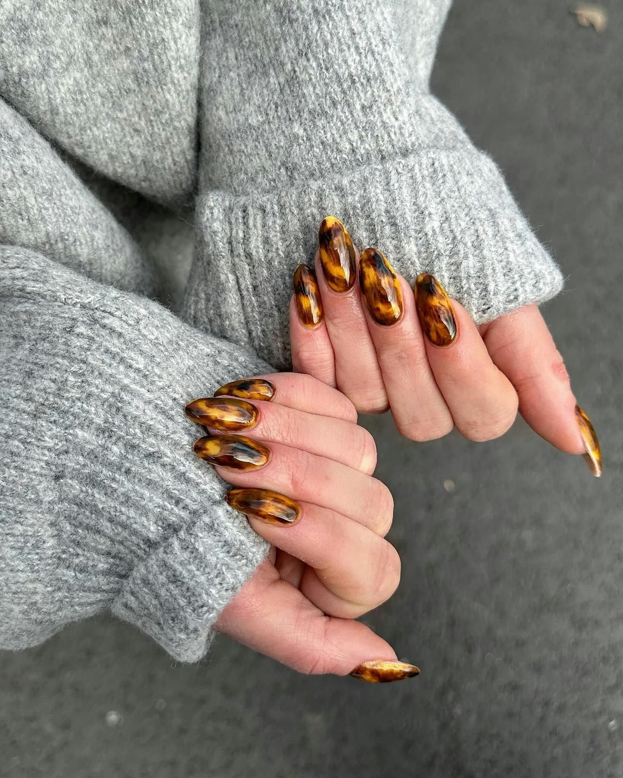 Medium Almond Classic Tortoise Autumn, миндаль Medium Almond Classic Tortoise Autumn, миндаль — Simple Tortoise Nails
