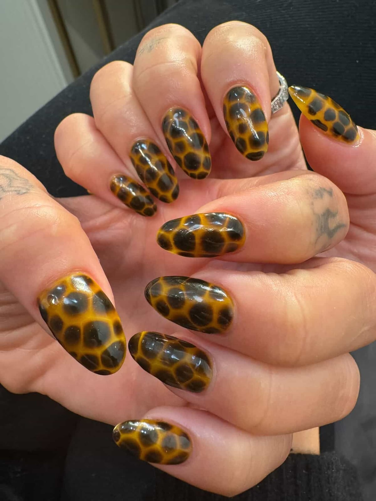 Medium Almond Vibrant Tortoise Medium Almond Vibrant Tortoise — Simple Tortoise Nails