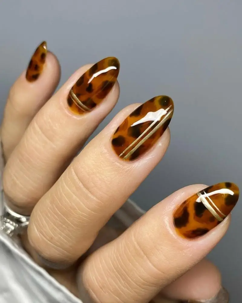 Medium Almond Tortoise with Gold Stripes Medium Almond Tortoise with Gold Stripes — Simple Tortoise Nails