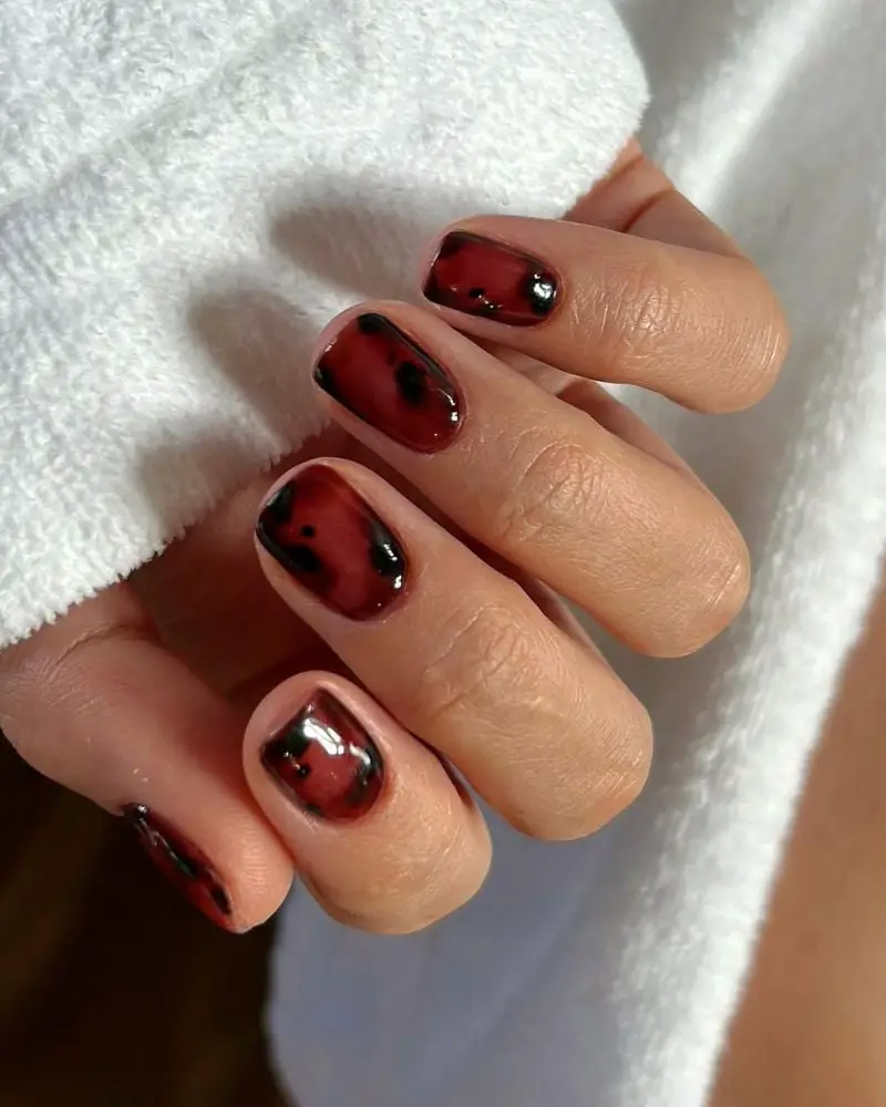 Medium Oval Tortoise Pattern Sweater Nails Medium Oval Tortoise Pattern Sweater Nails — Simple Tortoise Nails