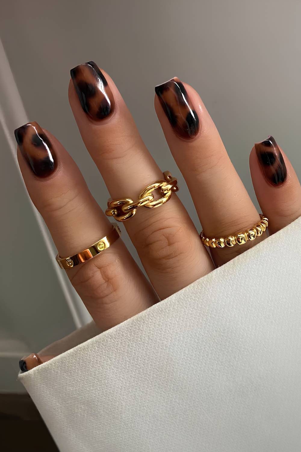 Medium Square Beige Tortoise Shell Medium Square Beige Tortoise Shell — Simple Tortoise Nails