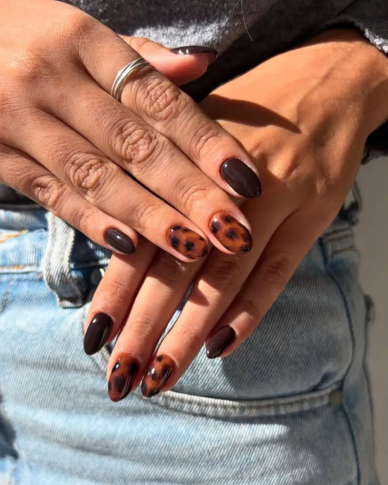 Medium Oval Tortoise Accent Nails Medium Oval Tortoise Accent Nails — Simple Tortoise Nails