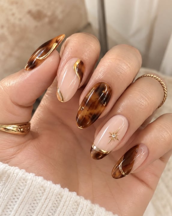 Golden Brown Black Tortoise Shell Medium Oval Nails — Simple Tortoise Shell Nails