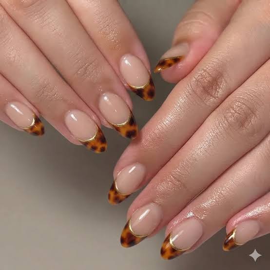 Nude Tortoise Shell Gold Line Medium Almond Nails — Simple Tortoise Shell Nails