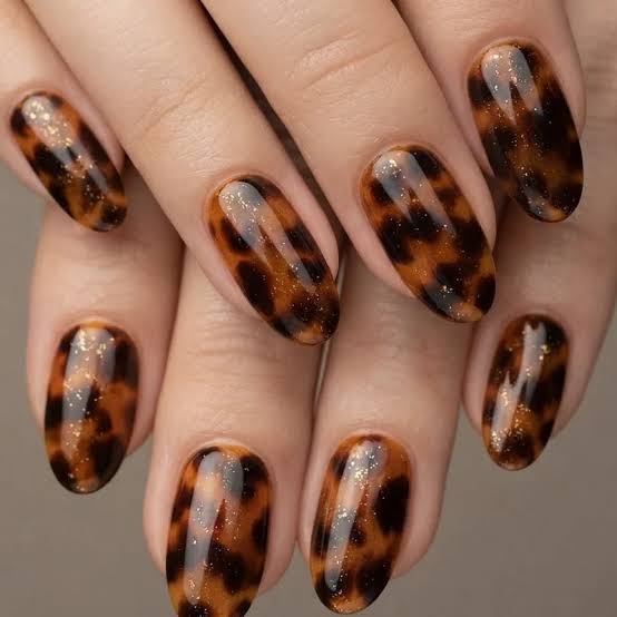 Amber Warm Brown Black Tortoise Shell Medium Almond Nails — Simple Tortoise Shell Nails
