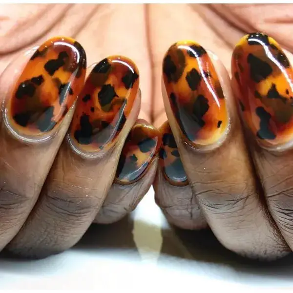 Amber Brown Black Yellow Tortoise Shell Medium Oval Nails — Simple Tortoise Shell Nails