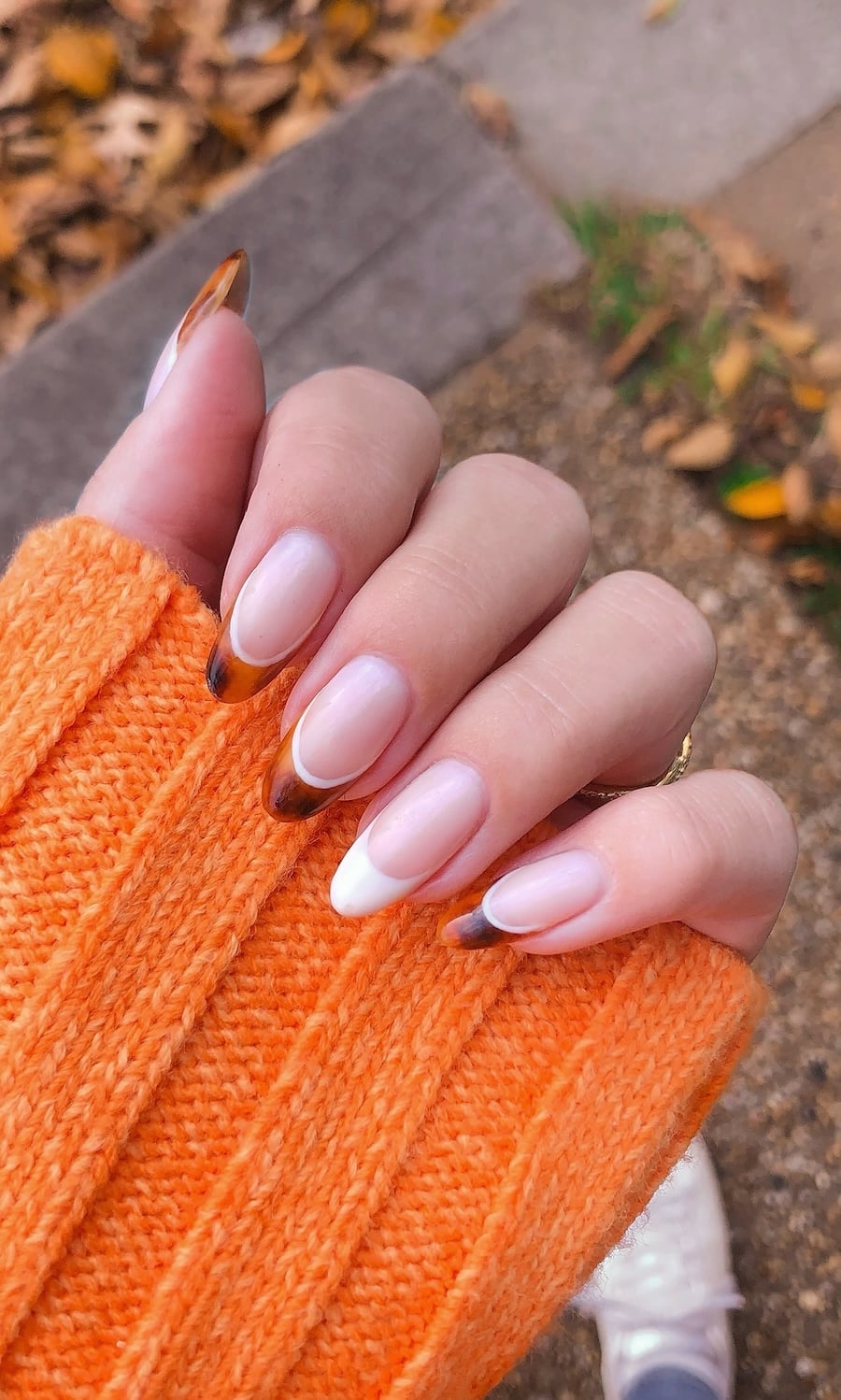 Nude Tortoise Shell French Tip Medium Almond Nails, Glossy — Simple Tortoise Shell Nails