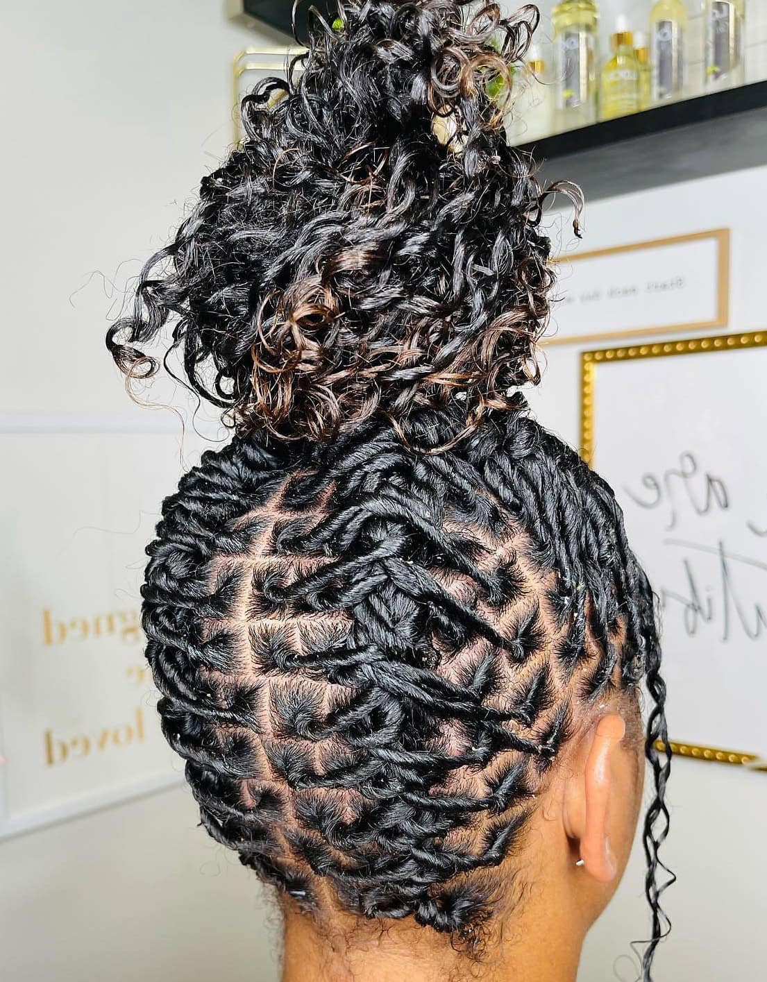 Mid-Back Wavy Twists With Highlights Mid-Back Wavy Twists With Highlights — Simple Two Strand Twists