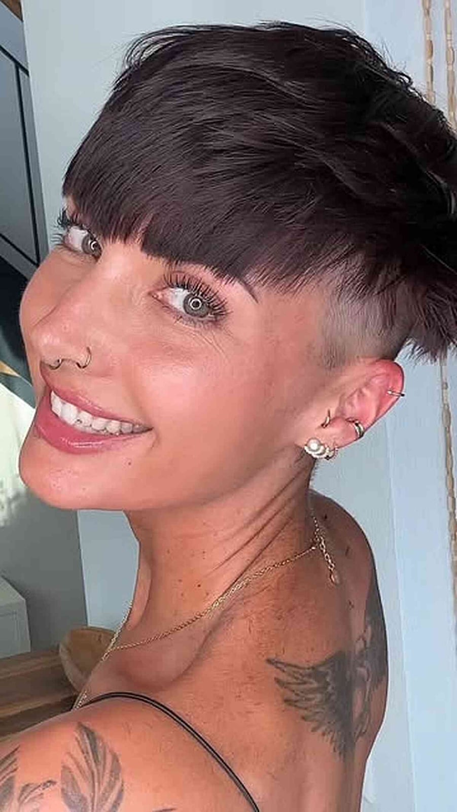 Chin Length Bob With Blunt Fringe And Undercut Chin Length Bob With Blunt Fringe And Undercut — Simple Undercut Hairstyles
