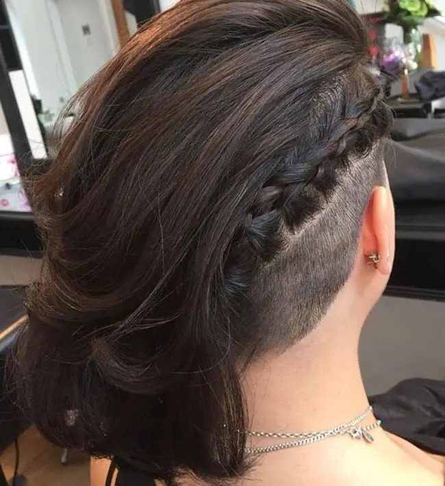 Collarbone Waves With Braided Undercut Detail Collarbone Waves With Braided Undercut Detail — Simple Undercut Hairstyles
