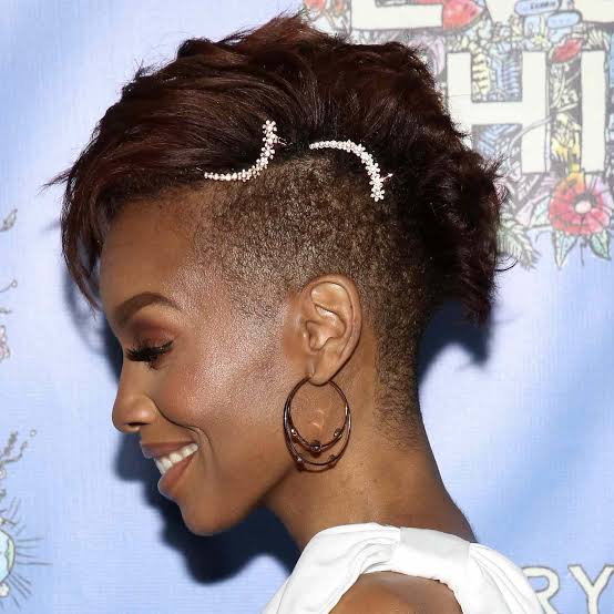 Wavy Dark Brown Hair With Intricate Shaved Undercut Wavy Dark Brown Hair With Intricate Shaved Undercut — Simple Undercut Hairstyles