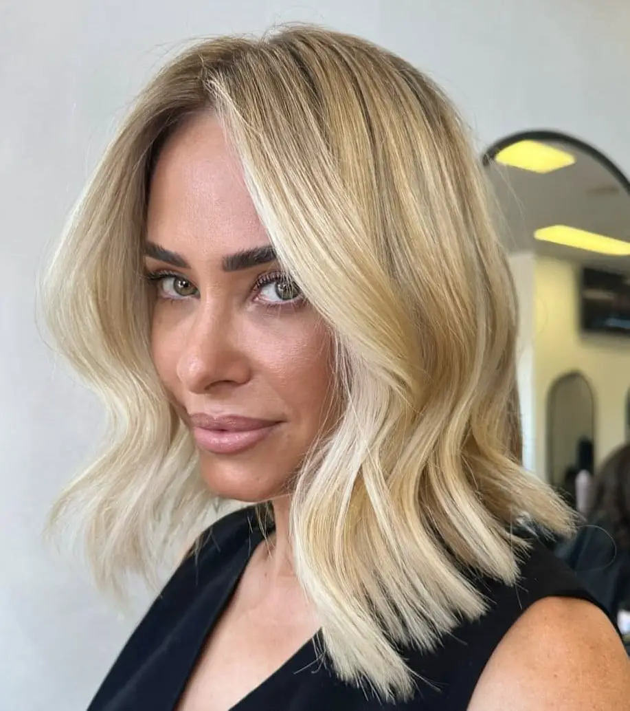 Collarbone Lob Vanilla Blonde With Highlights Collarbone Lob Vanilla Blonde With Highlights — Simple Vanilla Blonde