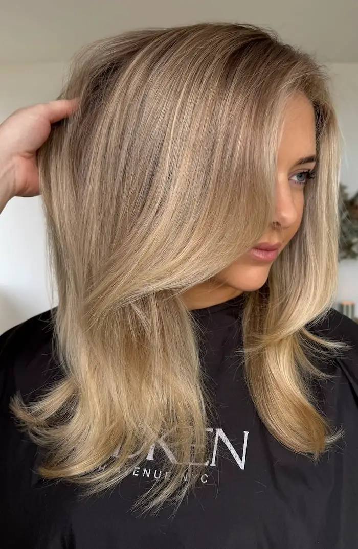 Golden Vanilla Blonde Collarbone With Side Part Golden Vanilla Blonde Collarbone With Side Part — Simple Vanilla Blonde