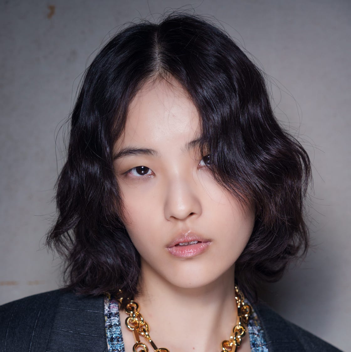Wavy Bob With Curtain Bangs And Glossy Finish — Simple Volume Hair