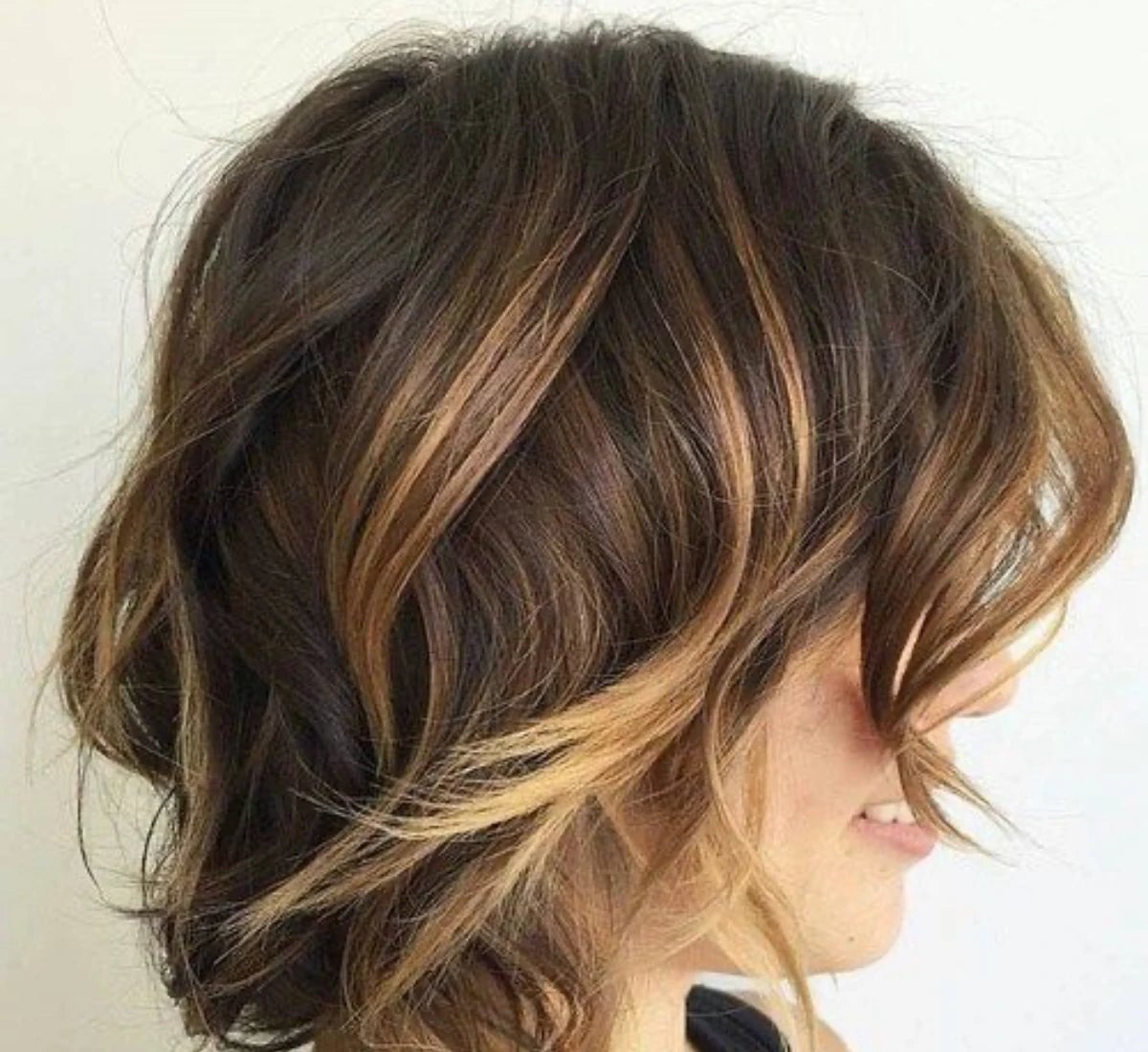 Collarbone Bob With Blonde Highlights Collarbone Bob With Blonde Highlights — Simple Wavy Haircuts