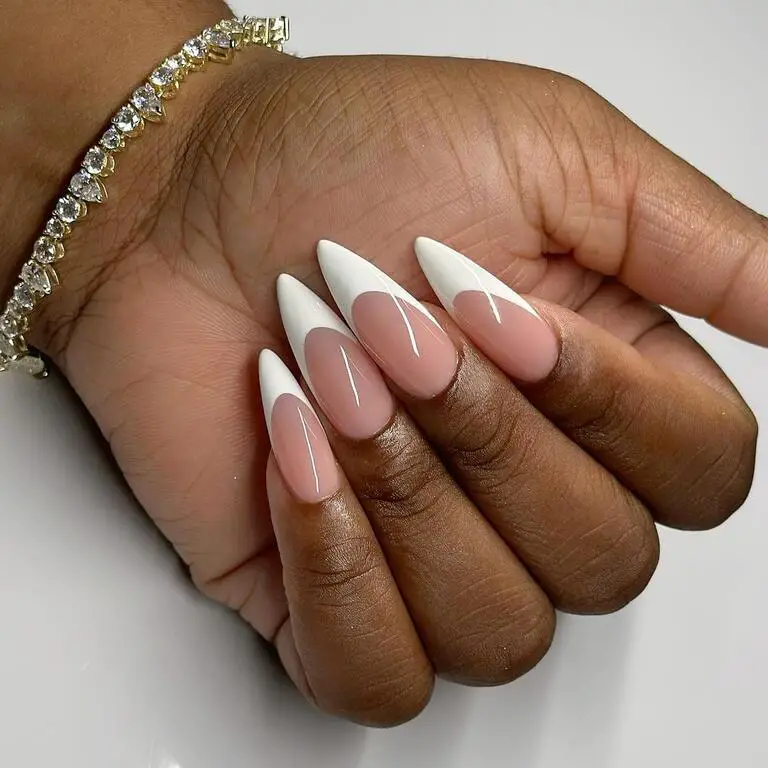 Sharp White Tip Medium Almond Nails Sharp White Tip Medium Almond Nails — Simple White French Tip Nails