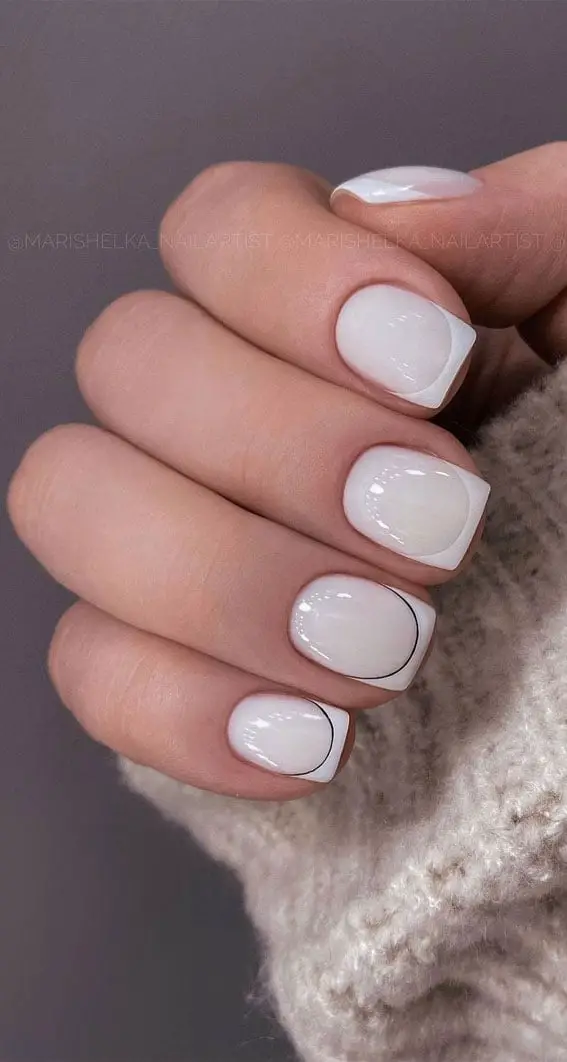 Short Soft Square Minimalist Black Line Short Soft Square Minimalist Black Line — Simple White French Tip Nails