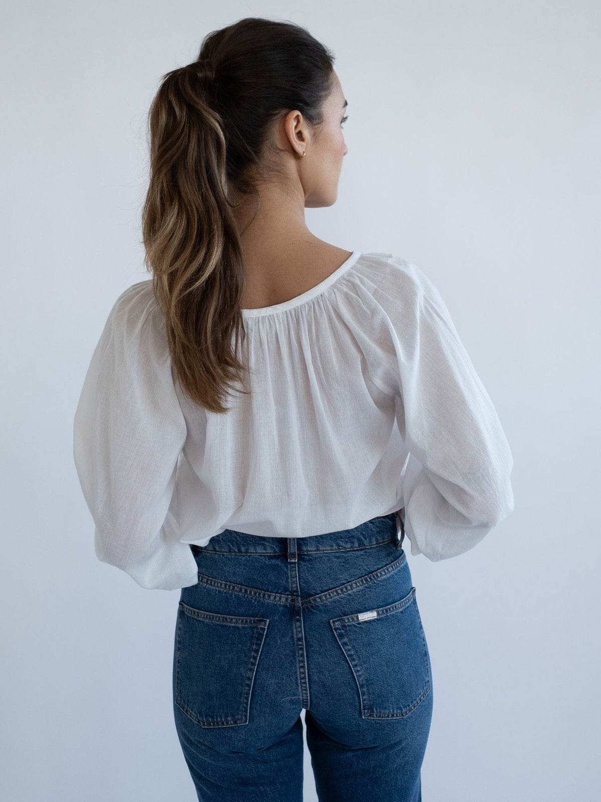 Gathered Neckline Blouse With Denim and Loose Fit Gathered Neckline Blouse With Denim and Loose Fit — Simple White Top Outfits