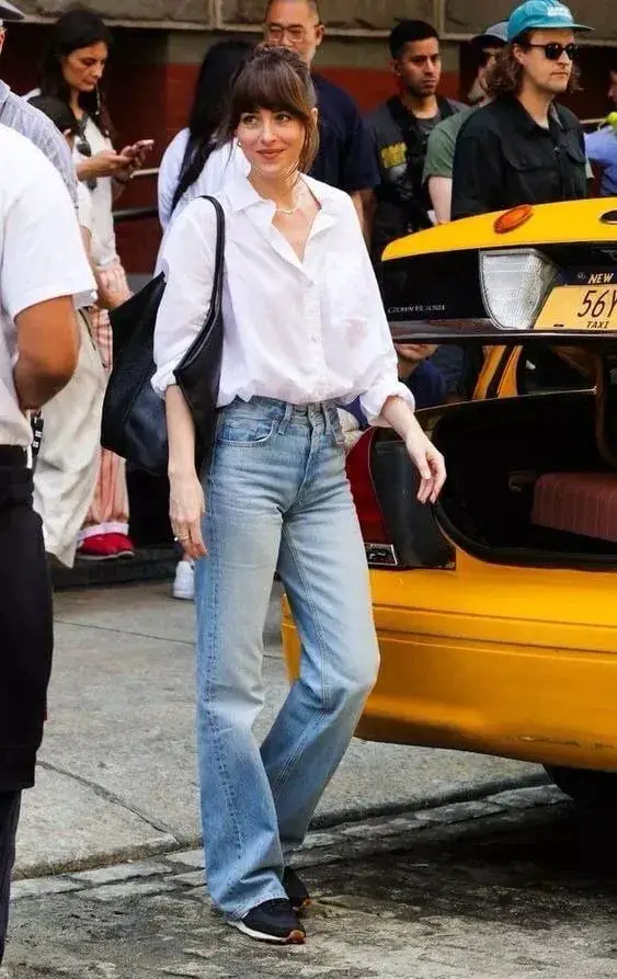 Oversized White Shirt With Light Blue Jeans Oversized White Shirt With Light Blue Jeans — Simple White Top Outfits
