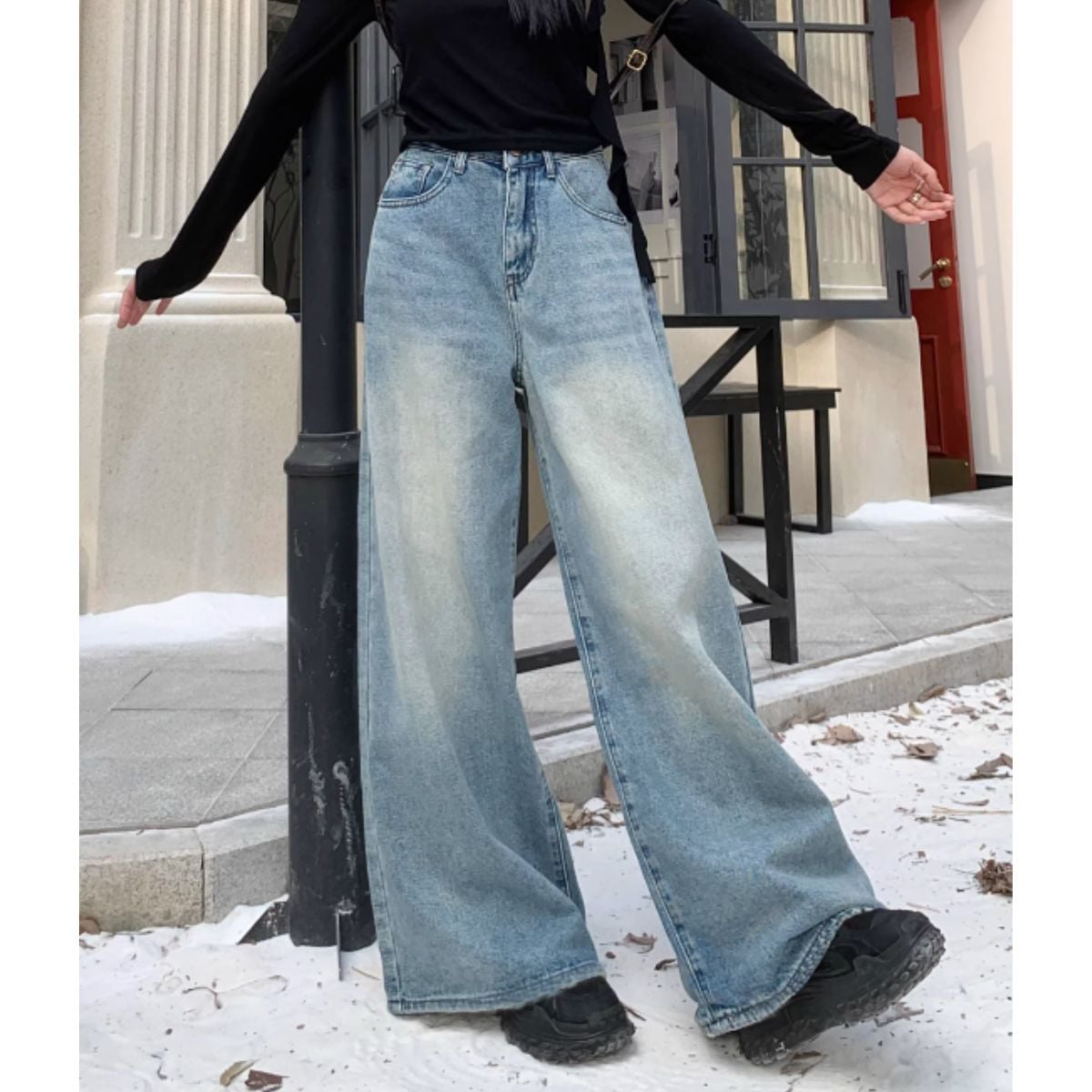 Black Long Sleeve Top and Chunky Sneakers with Extremely Wide Leg Black Long Sleeve Top and Chunky Sneakers with Extremely Wide Leg — Simple Wide Leg Jeans Outfits