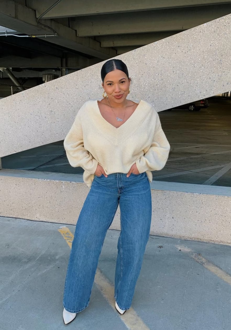 Cream Oversized Sweater and White Heels with Medium Blue Wide Leg Cream Oversized Sweater and White Heels with Medium Blue Wide Leg — Simple Wide Leg Jeans Outfits