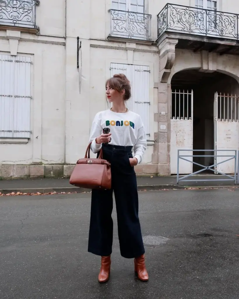 Dark Blue Wide Leg Cropped Denim Pants With Graphic Sweatshirt Dark Blue Wide Leg Cropped Denim Pants With Graphic Sweatshirt — Simple Wide Leg Pants Outfits