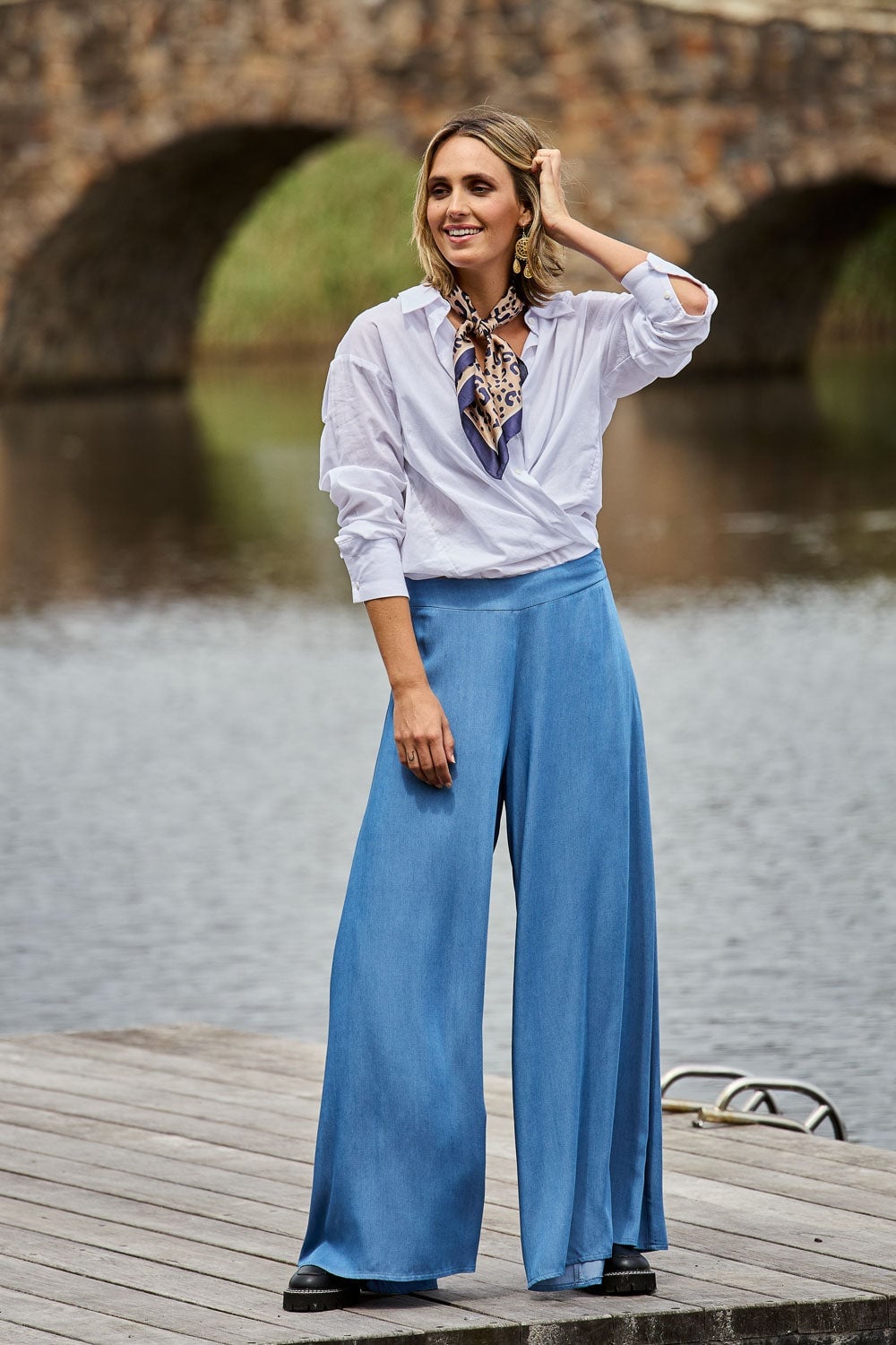 Light Blue Wide Leg Denim-Like Trousers With Oversized Shirt Light Blue Wide Leg Denim-Like Trousers With Oversized Shirt — Simple Wide Leg Pants Outfits