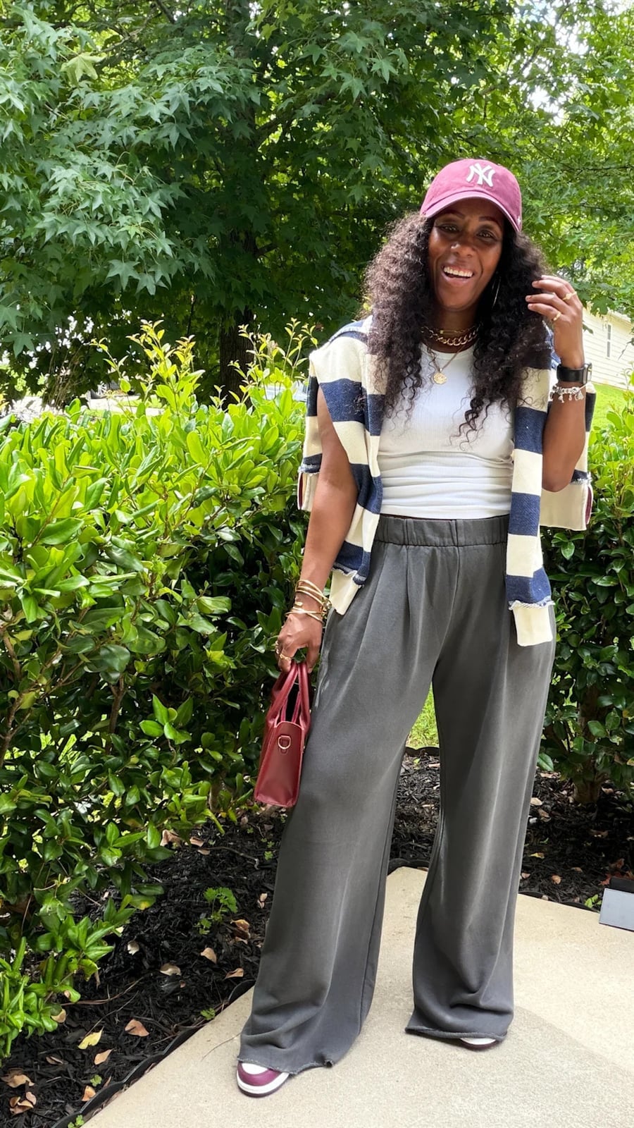 Gray Wide Leg Pants With White T-Shirt and Striped Cardigan Gray Wide Leg Pants With White T-Shirt and Striped Cardigan — Simple Wide Leg Pants Outfits