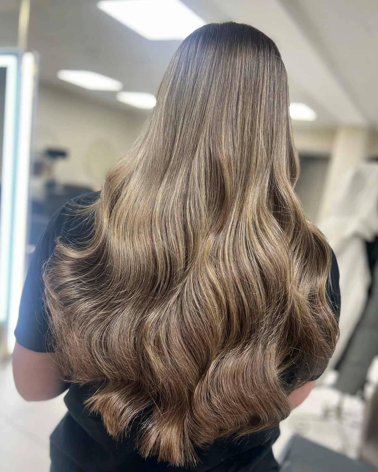 Mid-Back Wavy Hair With Highlights — Simple Wig Hair