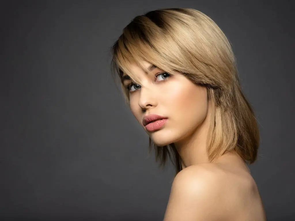 Dark Blonde Wolf Cut With Face-Framing Layers, Collarbone Dark Blonde Wolf Cut With Face-Framing Layers, Collarbone — Simple Wolf Cut