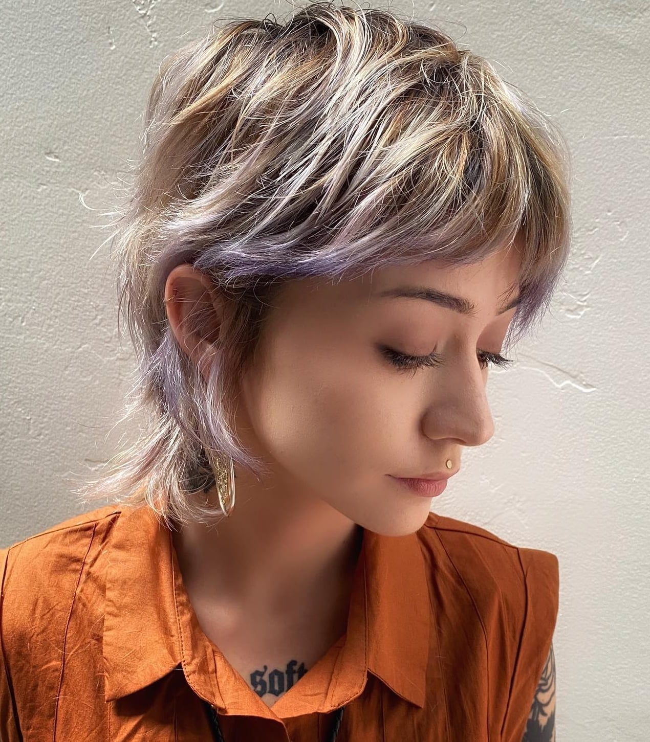 Short Ash Blonde Wolf Cut With Purple Streaks Short Ash Blonde Wolf Cut With Purple Streaks — Simple Wolf Cut