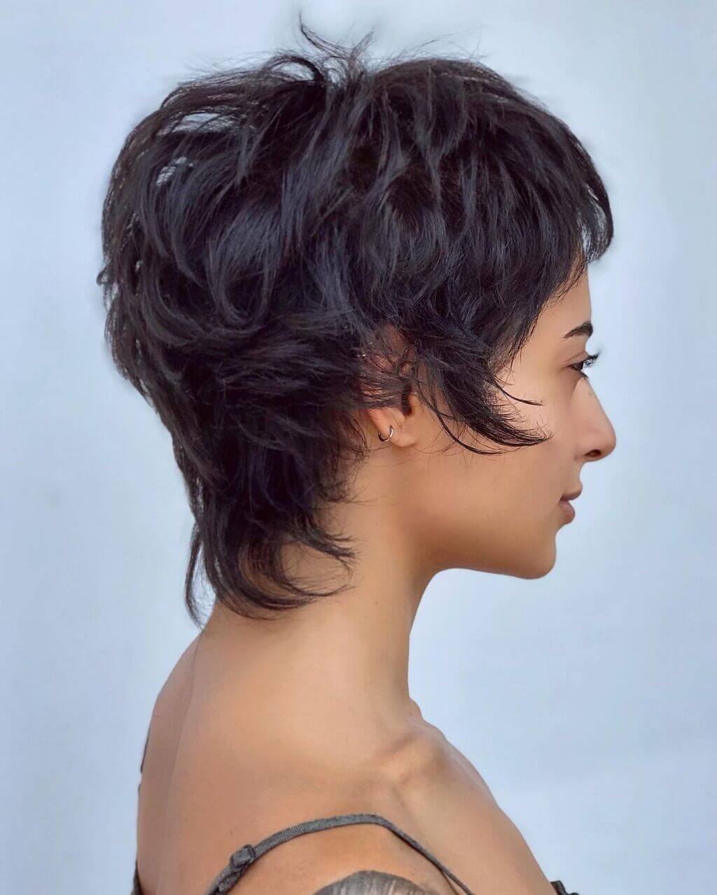 Short Black Wolf Cut With Mullet-Like Tail Short Black Wolf Cut With Mullet-Like Tail — Simple Wolf Cut
