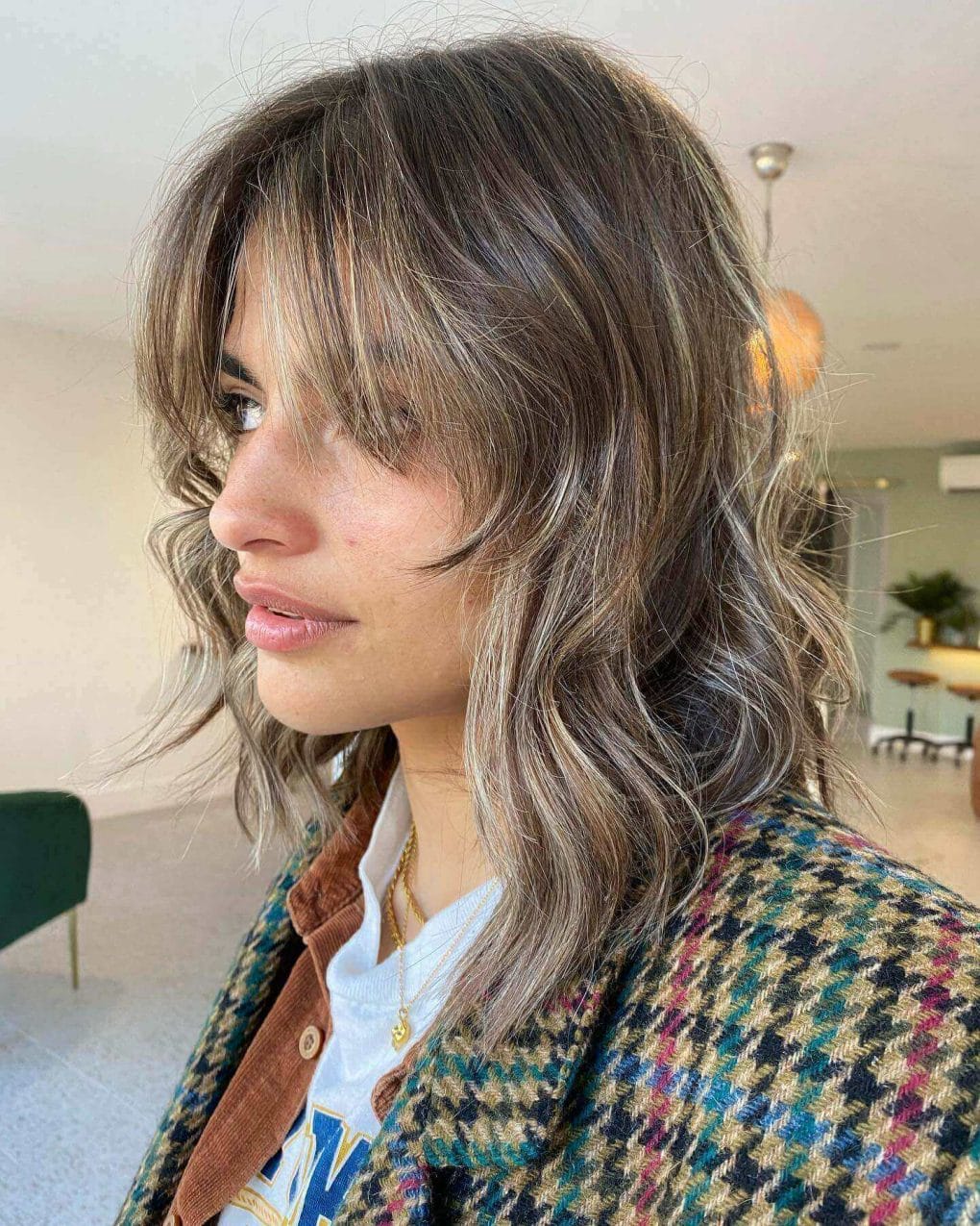 Dark Brown Collarbone Wolf Cut With Subtle Highlights Dark Brown Collarbone Wolf Cut With Subtle Highlights — Simple Wolf Cut Hair