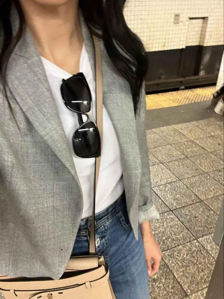 An Oversized Gray Blazer for a Casual Work Look An Oversized Gray Blazer for a Casual Work Look — Simple Work Party Outfits
