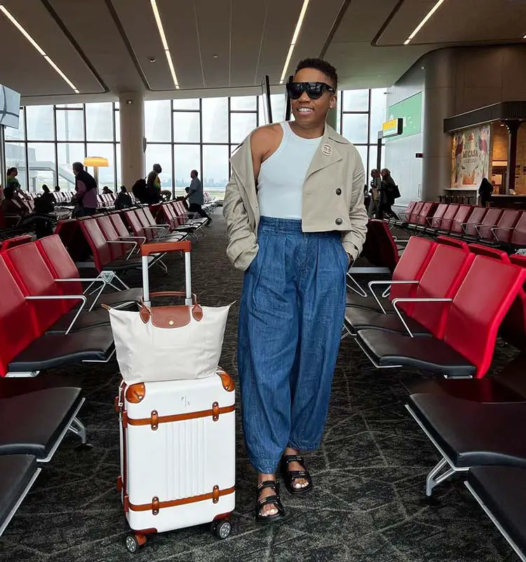Wide Leg Denim Trousers Elevate a Cropped Jacket Look Wide Leg Denim Trousers Elevate a Cropped Jacket Look — Trendy Airport Outfits