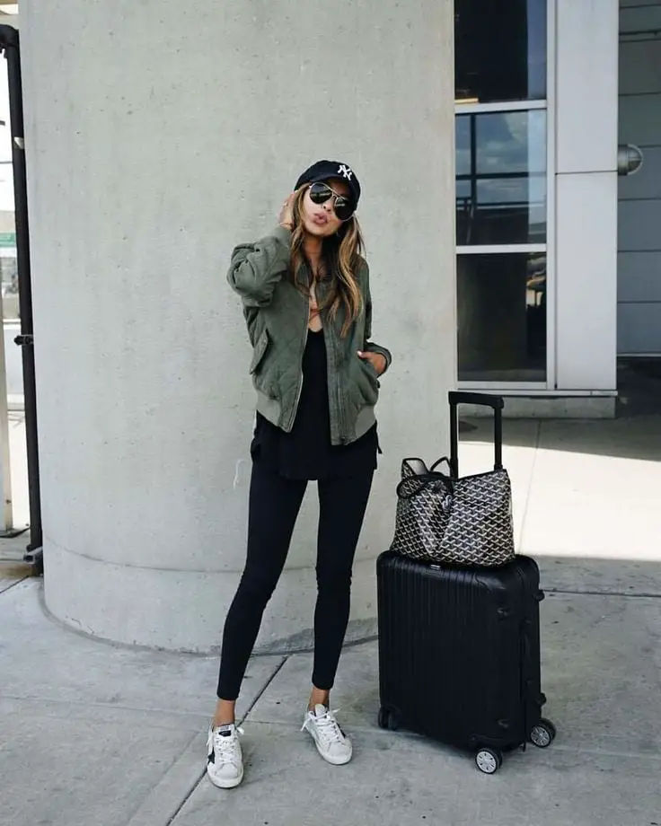 Olive Bomber Jacket and Leggings for Casual Airport, Close-Up Take Olive Bomber Jacket and Leggings for Casual Airport, Close-Up Take — Trendy Airport Outfits